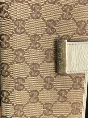 Beautiful Gucci use looks limited edition rare wallet, snap loose on front final